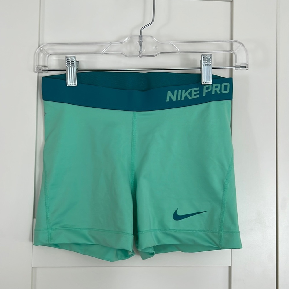 Nike Pro Women’s 3” Shorts size Medium